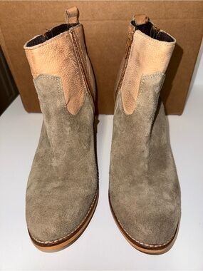Rebels Dallin Suede Women’s Two-Tone Suede Chelsea Boot - Taupe & Tan